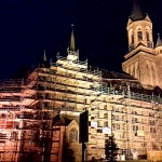 St. Kilian – die Kirche ist wegen Sanierungsarbeiten am Hauptdach eingerüstet (Nov. 2014)